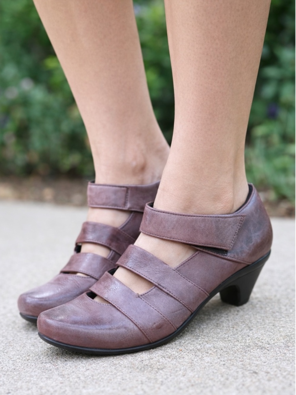 NAOT 100% Genuine Leaather Burnished Culture Strappy Low Heel Shoe US Sz 9